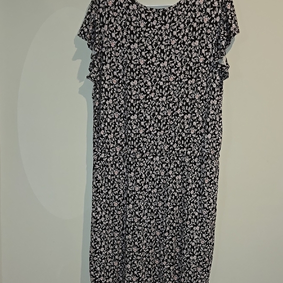 a.n.a Black and White Flutter Sleeve Midi Dress - Picture 4 of 5